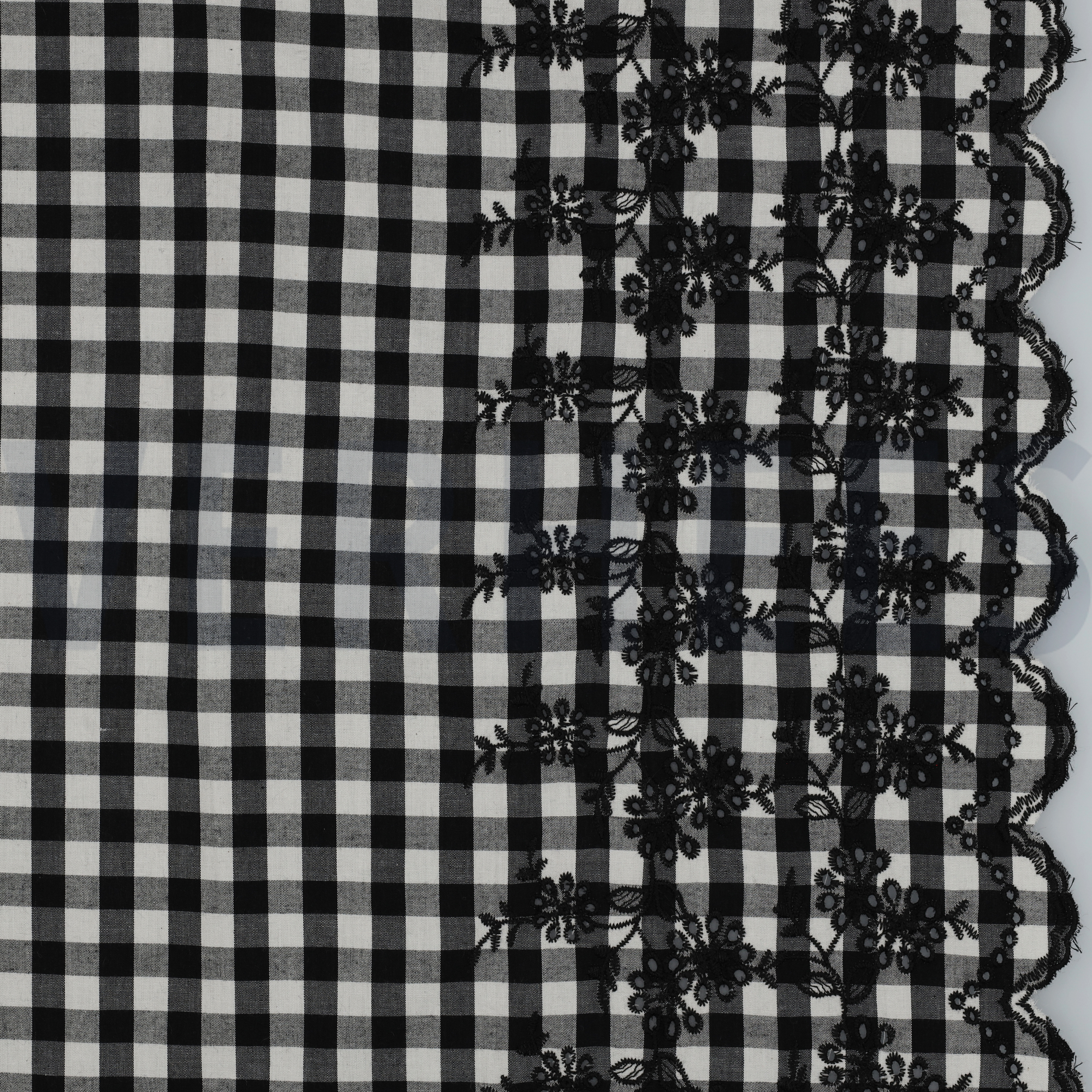 COTTON CHECKS ONE-SIDE BORDER ONE-SIDE SCALLOP BLACK / WHITE (high resolution)
