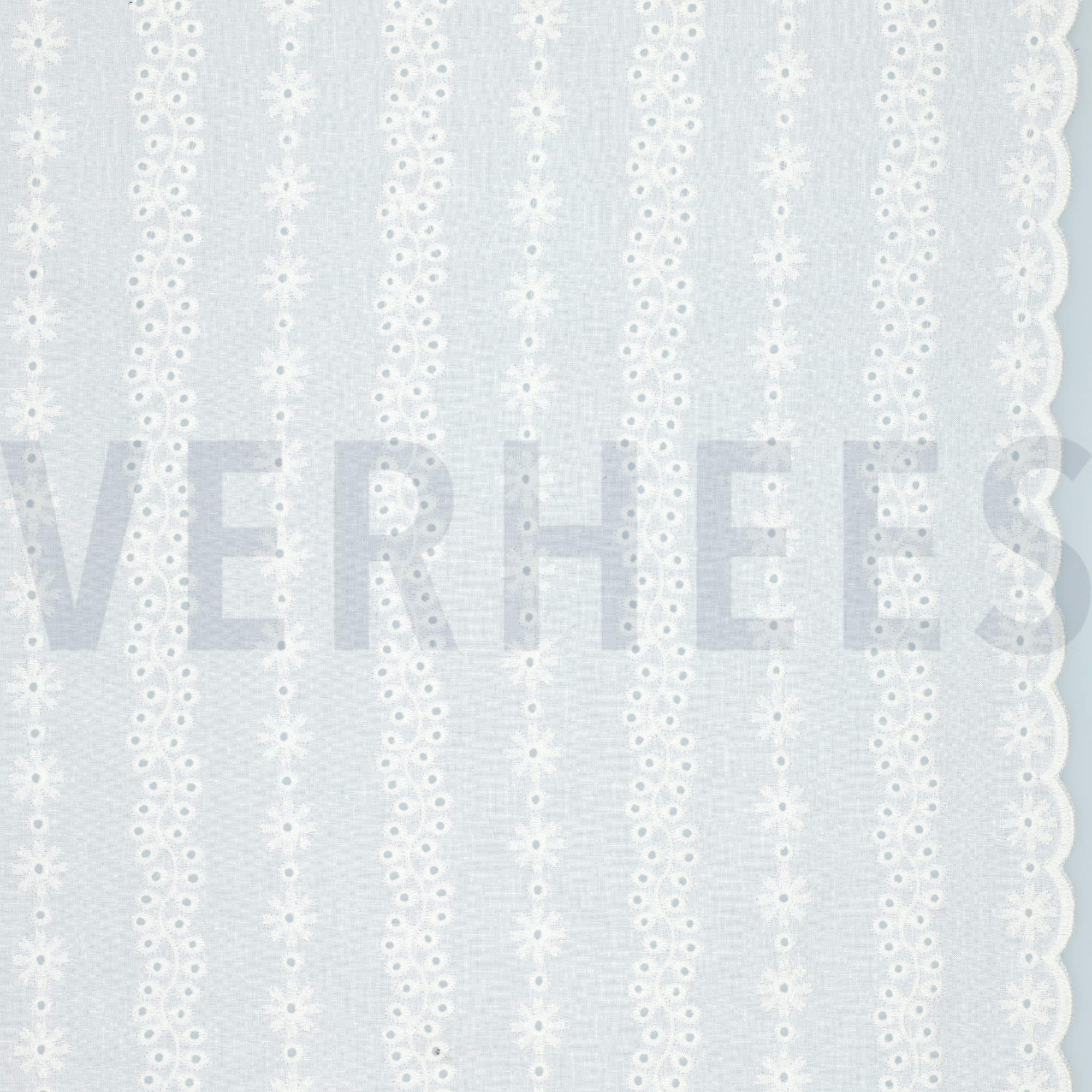 COTTON EMBROIDERY TWO-SIDE SCALLOP WHITE (high resolution)