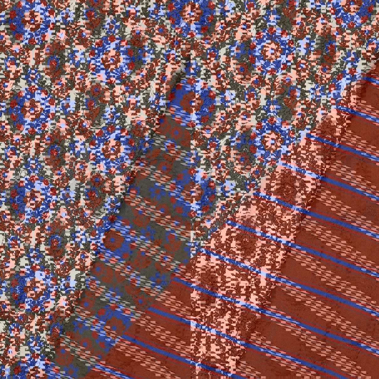 COTTON VOILE STEPPED FLOWERS CARAMEL / COBALT (high resolution)