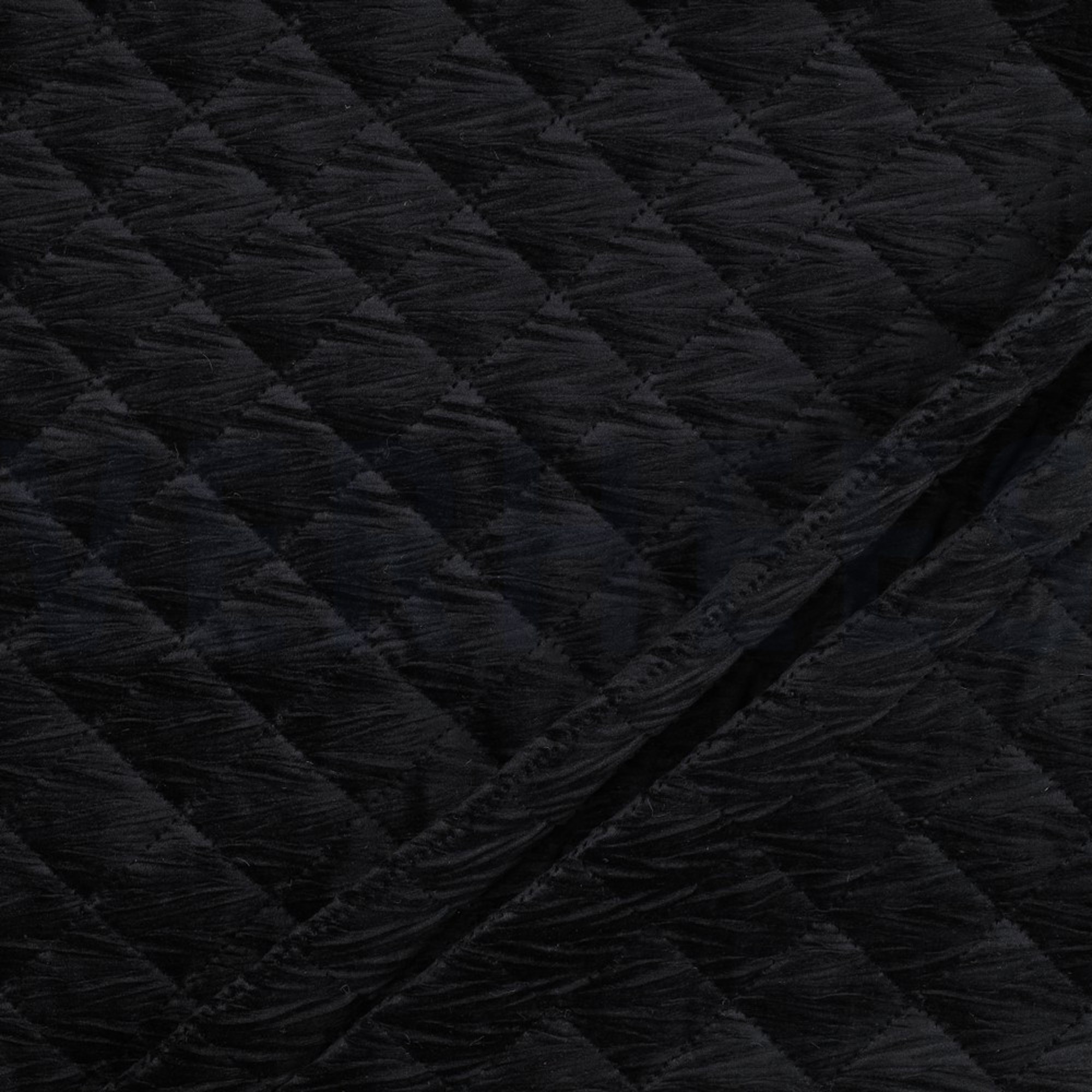 STEPPED VELVET BLACK (high resolution) #2
