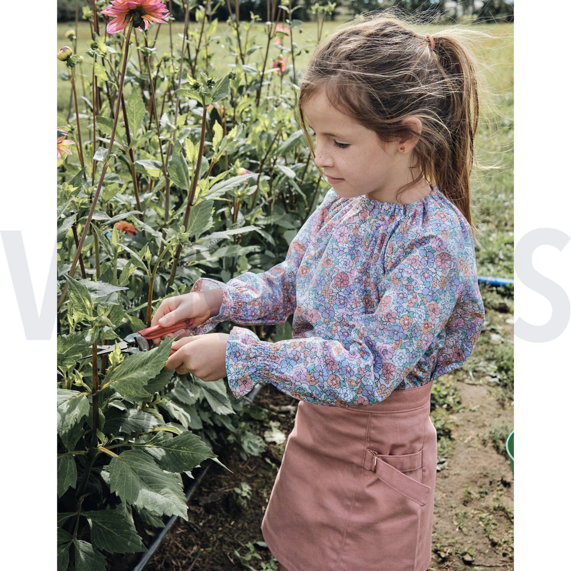 FINE POPLIN GOTS FLOWERS NAVY (high resolution) #5
