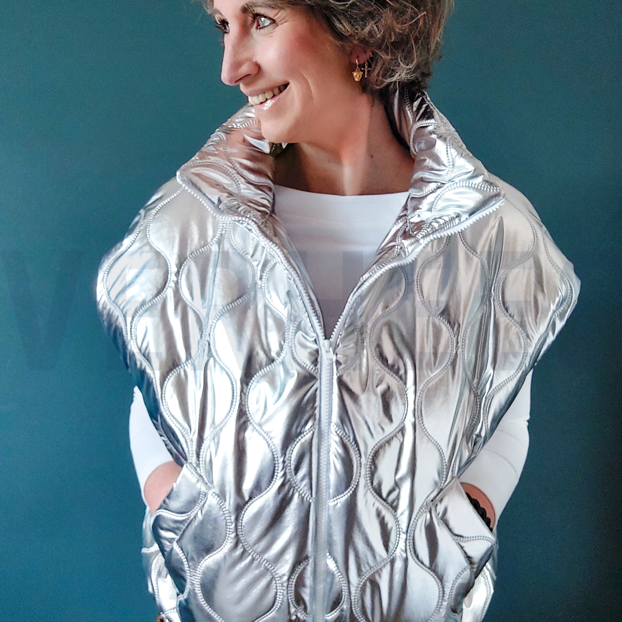 STEPPED EMBOSSE SILVER (high resolution) #6