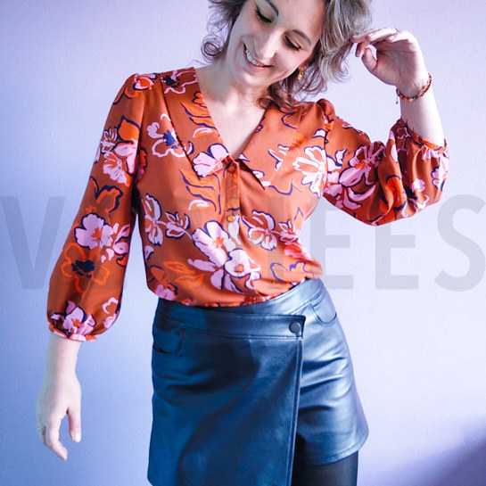 LENZING™ ECOVERO™ FLOWERS COBALT #7