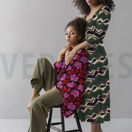 KATOEN SATIJN BLOEMEN DONKERGROEN #7